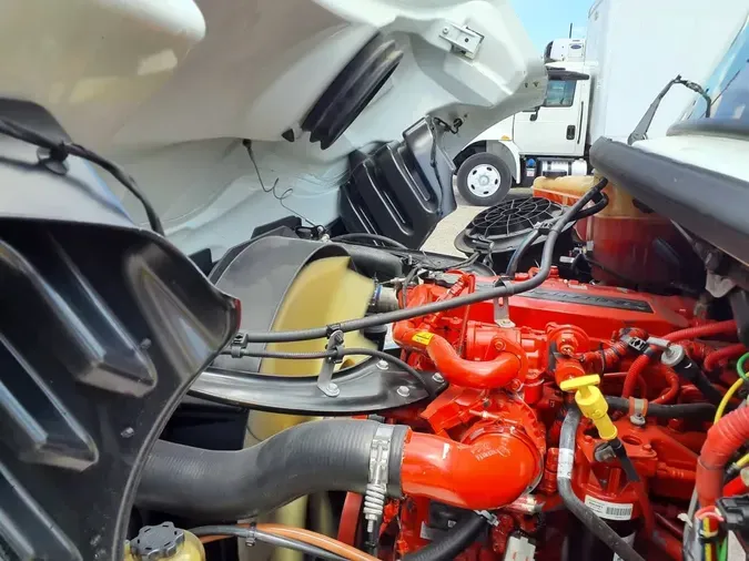 2018 FREIGHTLINER M2 106
