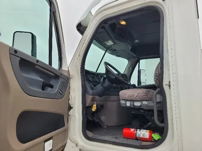 2019 Freightliner X12564ST