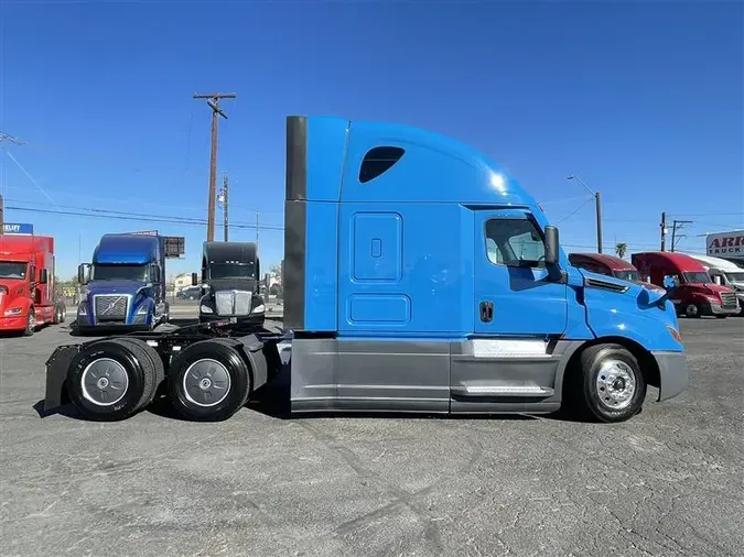 2021 FREIGHTLINER CA126