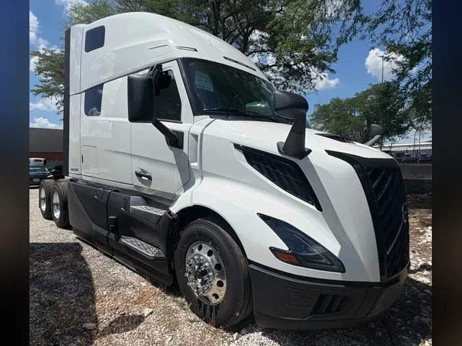 2026 VOLVO TRUCK VNL64TV04