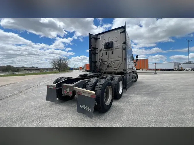 2022 Freightliner Cascadia 126