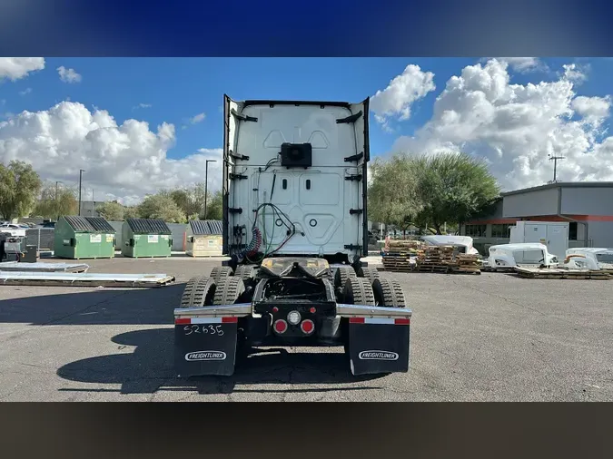 2022 Freightliner Cascadia 12650bf39704161e9ff57bc8ba4695933b0