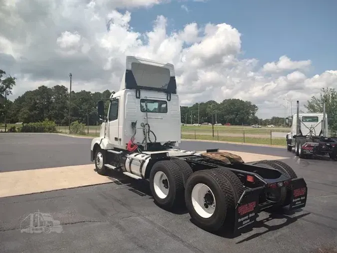 2016 VOLVO VNL64T300
