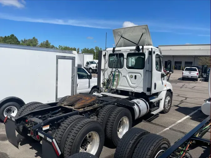 2020 Freightliner Cascadia
