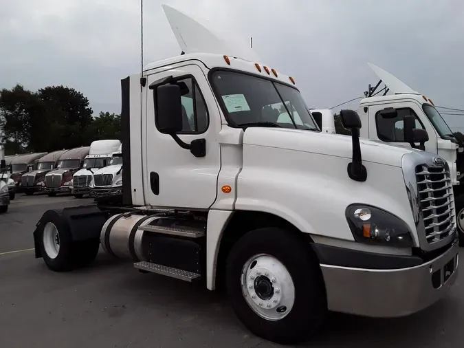 2017 FREIGHTLINER/MERCEDES CASCADIA 125