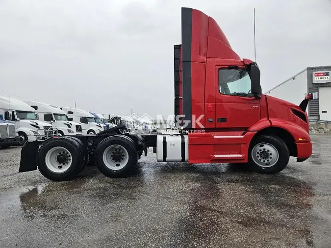 2020 VOLVO VNR64T300