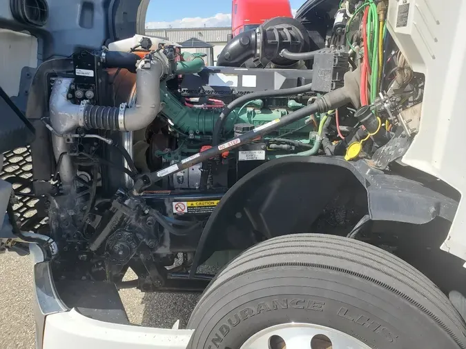 2020 VOLVO VNL760