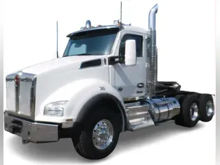 2025 Kenworth T880