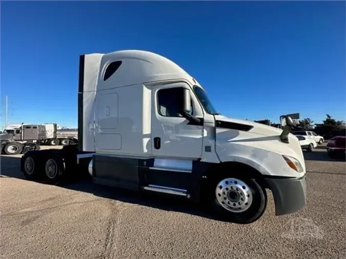 2020 FREIGHTLINER CASCADIA 126