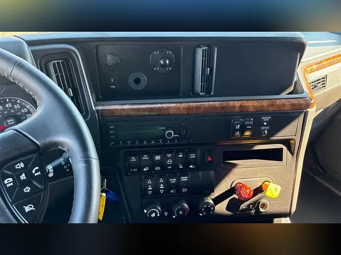 2022 INTERNATIONAL LT