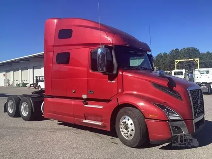 2022 VOLVO VNL64T760