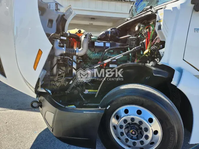 2021 VOLVO VNL64T760