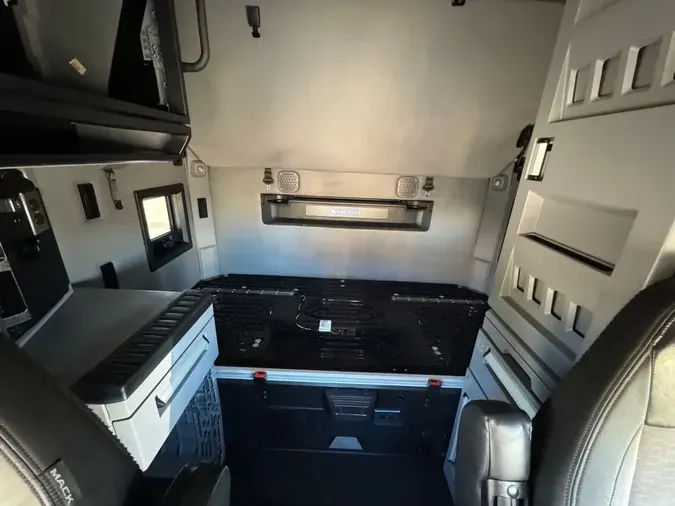 2019 MACK ANTHEM50d914b76365a0b6cb51105b8a86d2f7