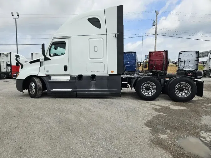 2021 FREIGHTLINER CASCADIA CA126