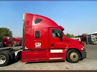 2015 FREIGHTLINER Cascadia