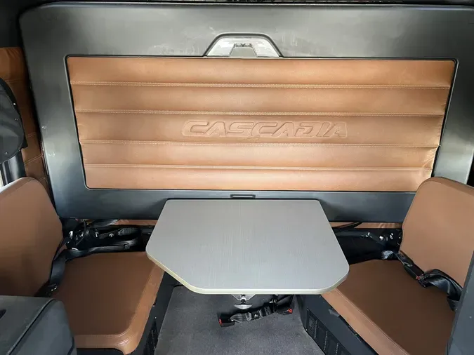 2019 Freightliner Cascadia 126