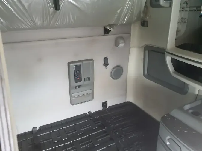 2020 VOLVO VNL64T-760