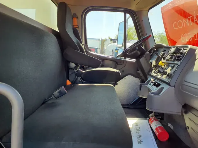 2018 FREIGHTLINER M2 106