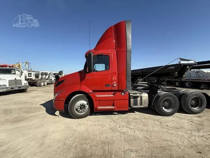 2020 VOLVO VNR64T300