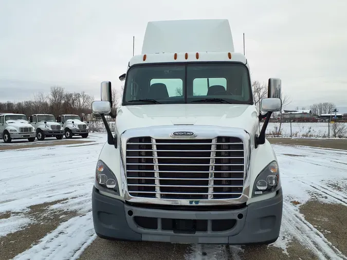 2016 FREIGHTLINER/MERCEDES CASCADIA 113