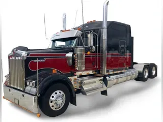 2022 Kenworth W900L