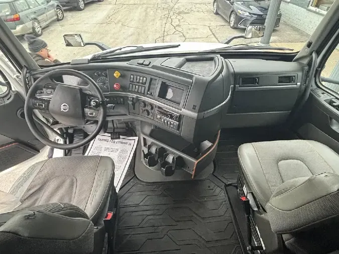 2020 VOLVO VNL64T760