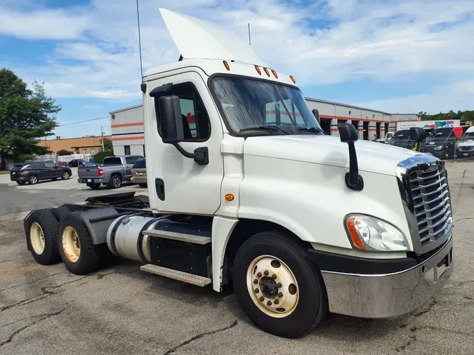 2016 FREIGHTLINER/MERCEDES CASCADIA 125