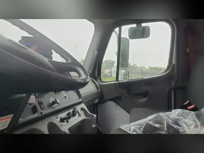 2020 FREIGHTLINER/MERCEDES M2 106