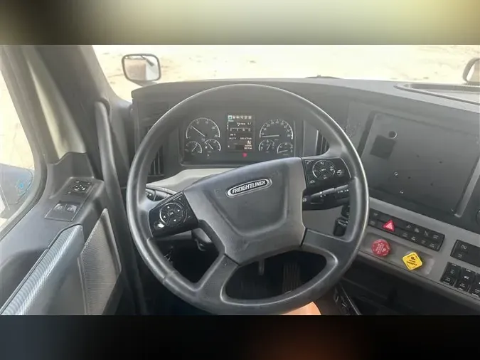 2021 FREIGHTLINER CA126