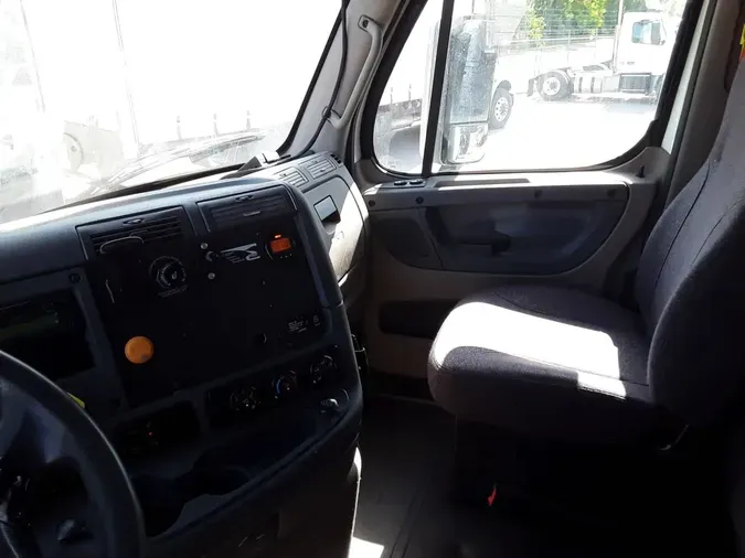2017 FREIGHTLINER CASCADIA 113