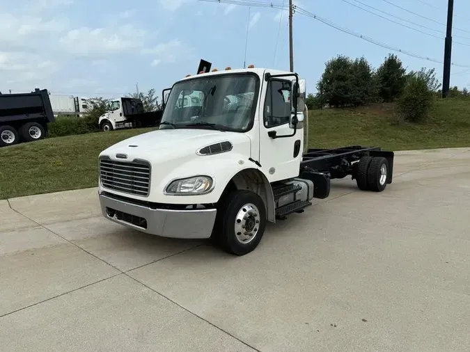 2019 Freightliner M2 106
