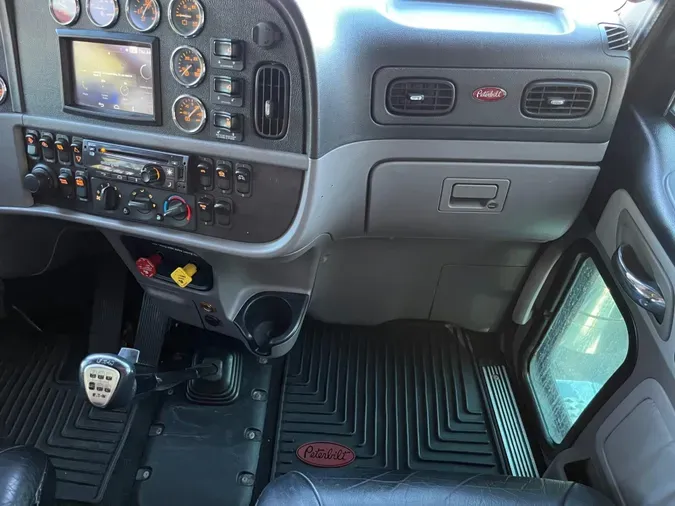 2020 Peterbilt 389