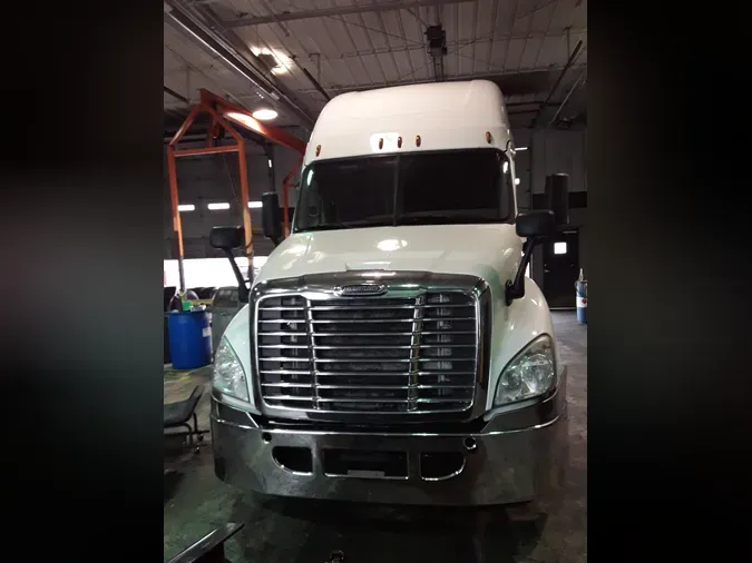 2019 FREIGHTLINER/MERCEDES CASCADIA 125