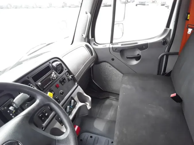 2018 FREIGHTLINER M2 106