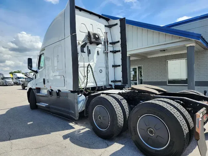 2021 FREIGHTLINER Cascadia 126