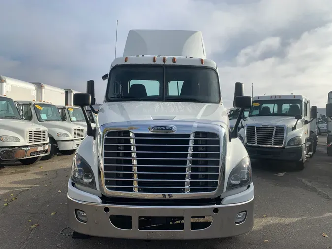 2016 FREIGHTLINER/MERCEDES CASCADIA 125