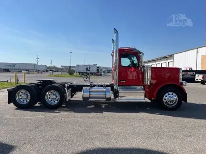 2027 PETERBILT 589