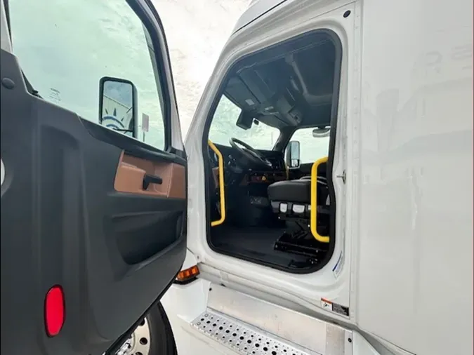 2023 Freightliner Cascadia 126