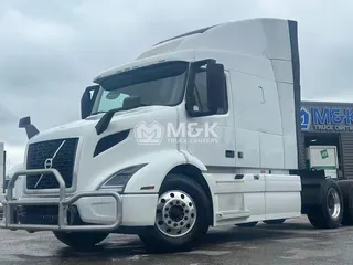 2021 VOLVO VNR64T640