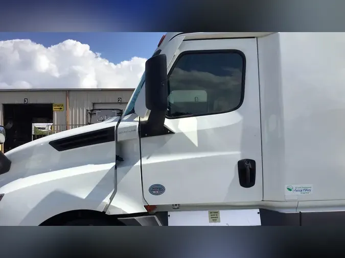 2022 Freightliner Cascadia 126