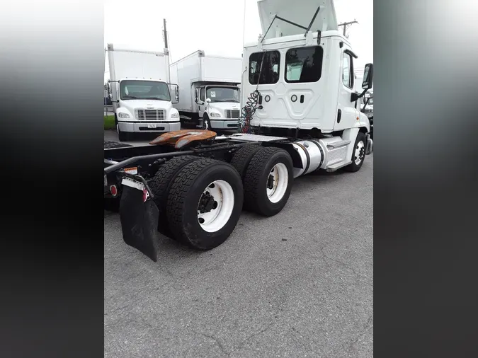 2019 FREIGHTLINER/MERCEDES CASCADIA 125