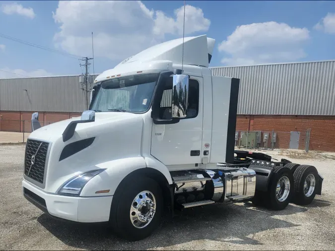 2026 VOLVO TRUCK VNR64T300