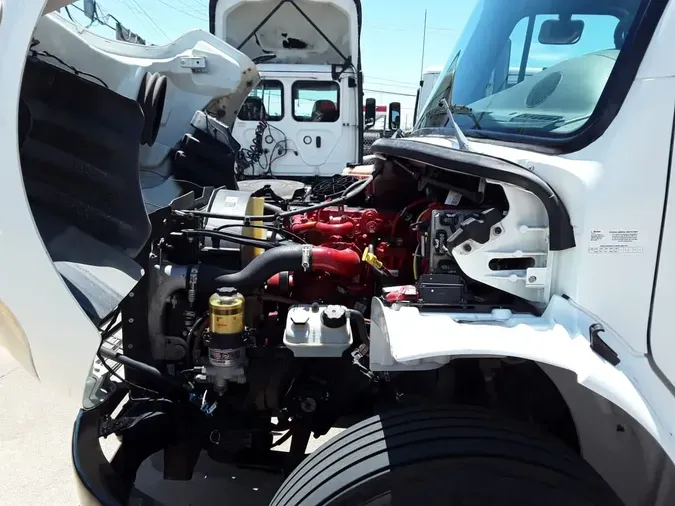 2019 FREIGHTLINER M2 106