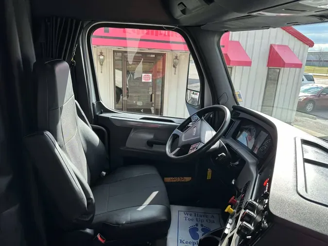 2019 FREIGHTLINER CASCADIA 126