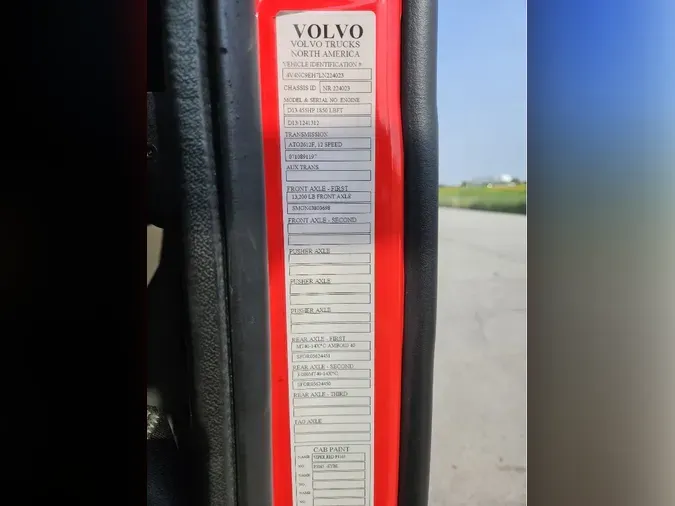 2020 VOLVO VNL64T760