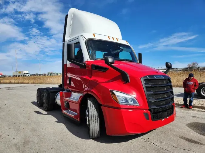 2023 FREIGHTLINER Cascadia 126