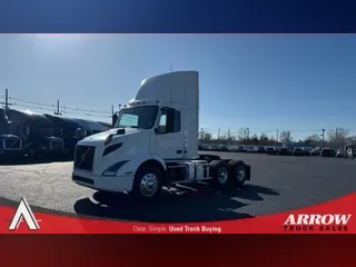 2020 VOLVO VNR300