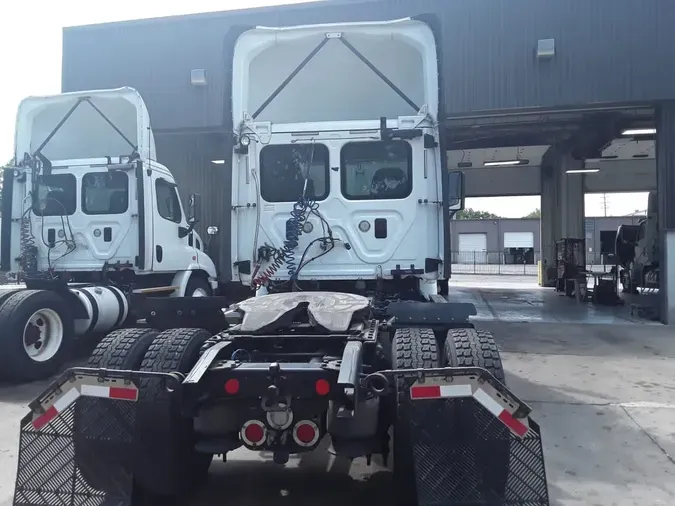 2017 FREIGHTLINER CASCADIA 113