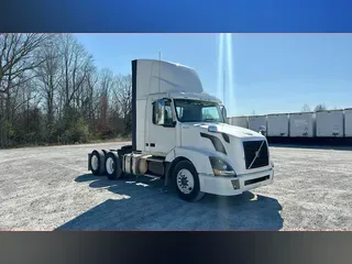 2015 Volvo VNL300