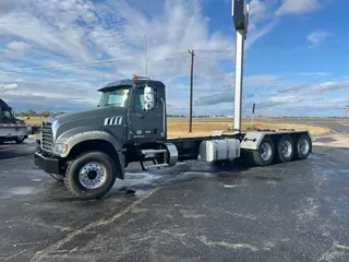 2018 MACK GU714